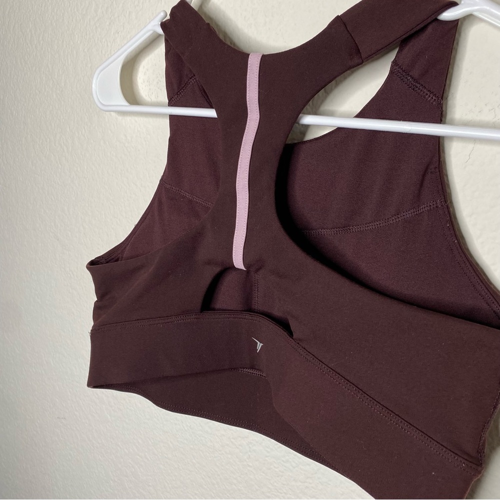 Matching athletic top and leggings - Picture 11 of 15